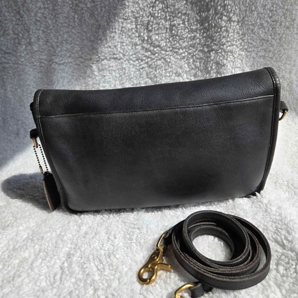 Pre-1994 Vintage Coach Dark Navy convertible clutch with Brass hardware - Picture 4 of 10